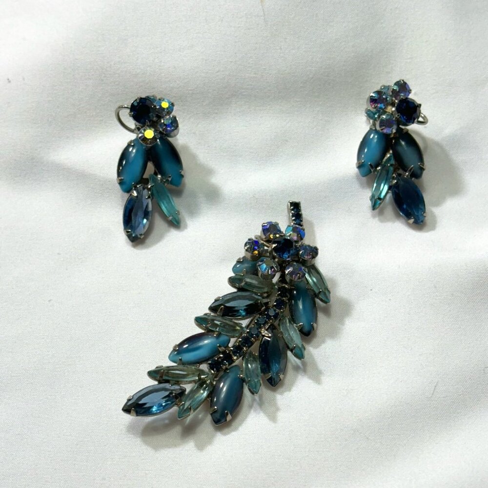 Vintage Estate Juliana D & E Demi Parure Brooch Blue Glass & Rhinestone - Picture 2 of 6